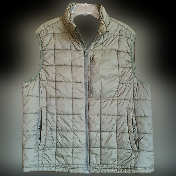 St John's Bay Men's Green Vest - Picture 7 of 7